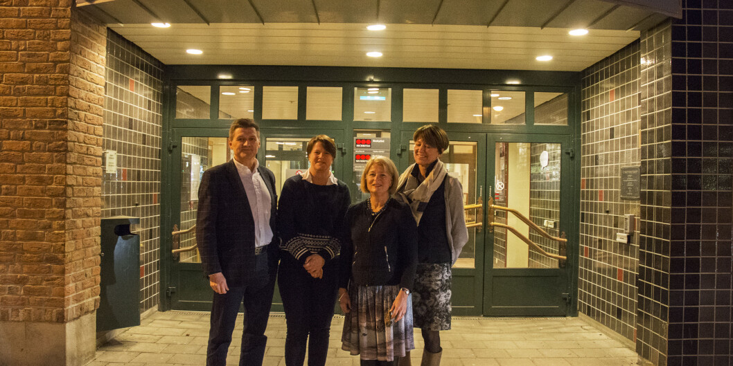 Fra de første dagene etter fusjonen: tidligere høgskoledirektør (nå campusdirektør) Karl Erik Arnesen, tidligere høgskolerektor Bodil Olsvik, rektor Anne Husebekk og prorektor Wenche Jakobsen.<span class="caps">FOTO</span>: UiT Fra de første dagene etter fusjonen: tidligere høgskoledirektør (nå campusdirektør) Karl Erik Arnesen, tidligere høgskolerektor Bodil Olsvik, rektor Anne Husebekk og prorektor Wenche Jakobsen.<span class="caps">FOTO</span>: UiT