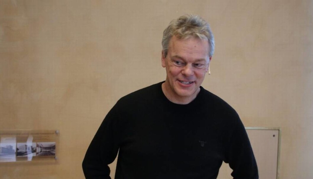 Nobelprisvinner Edvard Moser kom til aulaen ved UiB for å gratulere de fire vinnerne av Bergens Forskningsstiftelses rekrutteringsstipend. De fikk også noen gode råd med på veien framover. Nobelprisvinner Edvard Moser kom til aulaen ved UiB for å gratulere de fire vinnerne av Bergens Forskningsstiftelses rekrutteringsstipend. De fikk også noen gode råd med på veien framover.