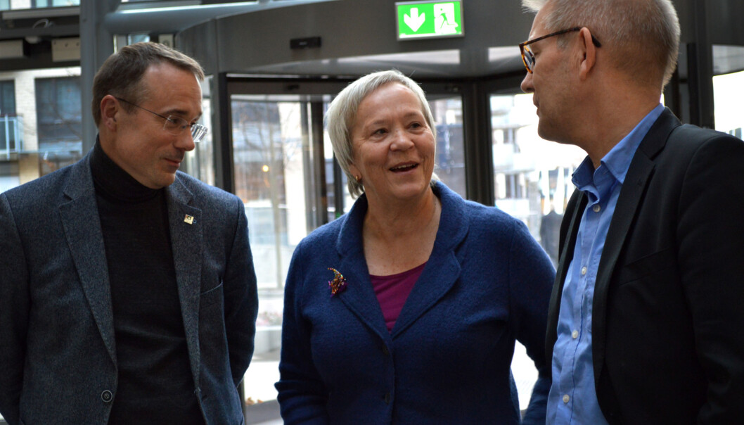 Rektor i Volda, Johann Roppen (t.v), rektor i Lillehammer, Kathrine Skretting og rektor i Molde Hallgeir Gammelsæter i samtale på konferanse i Universitets- og høgskolerådet. Rektor i Volda, Johann Roppen (t.v), rektor i Lillehammer, Kathrine Skretting og rektor i Molde Hallgeir Gammelsæter i samtale på konferanse i Universitets- og høgskolerådet.