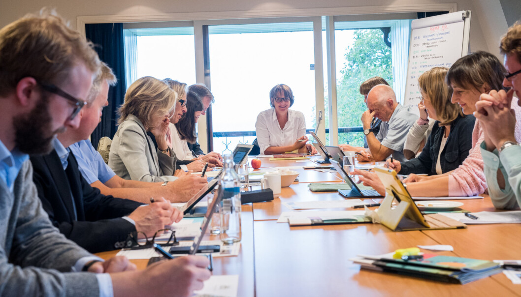 Styret på Høgskolen i Oslo og Akershus ble mandag orientert om universitetsprosess, diskuterte styrehonorar og fikk vite mer om digitalisering.(Bildet er fra et tidligere styremøte). Foto: Skjalg Bøhmer Vold Styret på Høgskolen i Oslo og Akershus ble mandag orientert om universitetsprosess, diskuterte styrehonorar og fikk vite mer om digitalisering.(Bildet er fra et tidligere styremøte). Foto: Skjalg Bøhmer Vold