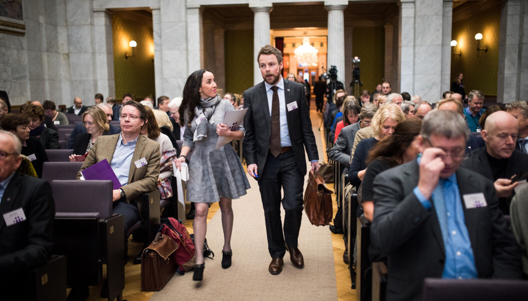 Kunnskapsminister Torbjørn Røe Isaksen ankommer kontaktkonferansen for universiteter og høgskoler i 2015. Institusjonene har varierte ønsker til ministerens statsbudsjett for 2017. Foto: Skjalg Bøhmer Vold Kunnskapsminister Torbjørn Røe Isaksen ankommer kontaktkonferansen for universiteter og høgskoler i 2015. Institusjonene har varierte ønsker til ministerens statsbudsjett for 2017. Foto: Skjalg Bøhmer Vold