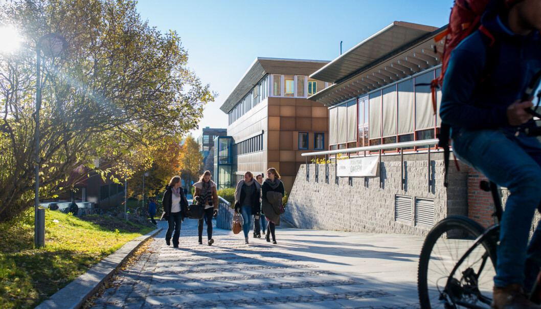 Spørsmålet om hvor mange fakulteter UiT Norges arktiske universitet skal ha i framtiden skaper engasjement, her fra campusen i Tromsø. Foto: Skjalg Bøhmer Vold Spørsmålet om hvor mange fakulteter UiT Norges arktiske universitet skal ha i framtiden skaper engasjement, her fra campusen i Tromsø. Foto: Skjalg Bøhmer Vold