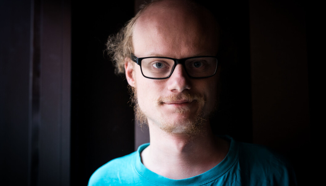William Sæbø er diagnostisert med aspergers syndrom. Han vet at han er litt annerledes, men håper likevel han kan få seg en normal jobb. Foto: Skjalg Bøhmer Vold William Sæbø er diagnostisert med aspergers syndrom. Han vet at han er litt annerledes, men håper likevel han kan få seg en normal jobb. Foto: Skjalg Bøhmer Vold