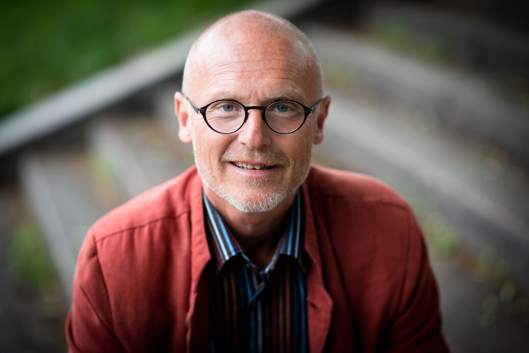 Lars Egeland, direktør for universitetsbiblioteket på OsloMet, mener biblioteket kunne ha kjøpt tilgang til pensumbøker på vegne av de studentene som har boka som pensum. — Det ville være langt billigere enn å lage et system der hver enkelt må kjøpe boka, skriver han. Foto: Skjalg Bøhmer Vold Lars Egeland, direktør for universitetsbiblioteket på OsloMet, mener biblioteket kunne ha kjøpt tilgang til pensumbøker på vegne av de studentene som har boka som pensum. — Det ville være langt billigere enn å lage et system der hver enkelt må kjøpe boka, skriver han. Foto: Skjalg Bøhmer Vold