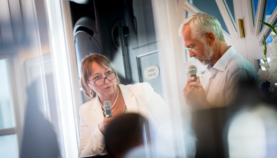 Det er tverrpolitisk enighet i Telemark fylke om at styreleder i KS, Gunn Marit Helgesen, ville bli den beste styrelederen ved Høgskolen i Sørøst-Norge etter fusjonen 1. januar. Her er hun sammen med lederen for HiOAs forskningsinstitutter, Kåre Hagen, under Arendalsuka. Foto: Skjalg Bøhmer Vold