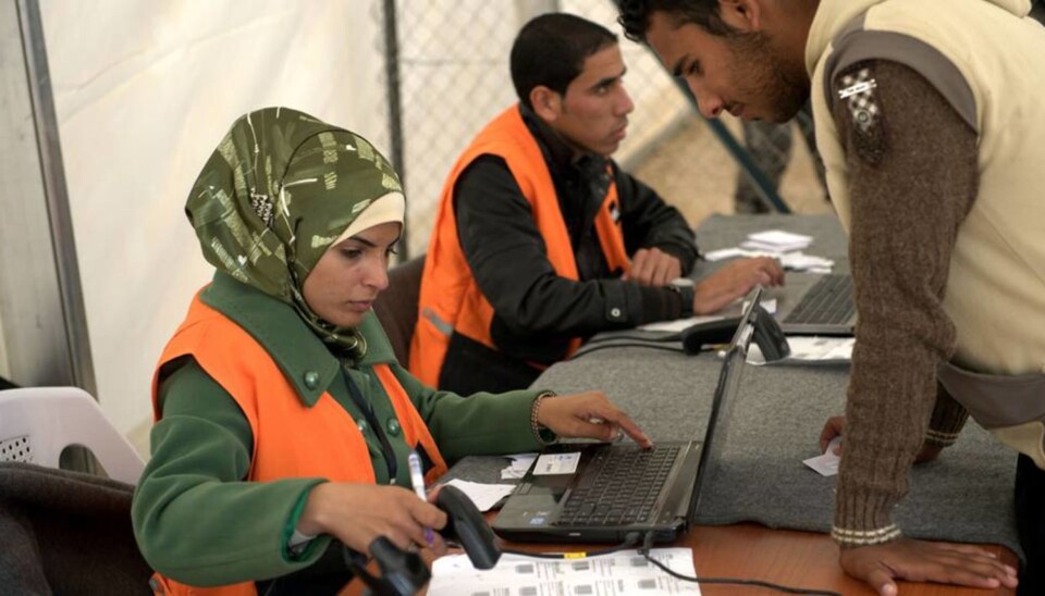 Masseflukt. Over fire millioner syrere har flyktet ut av landet siden borgerkrigen startet. Flyktningeleiren Zaatari i Jordan, der Flyktninghjelpen driver utdanningssenter, huser flere titalls tusen.