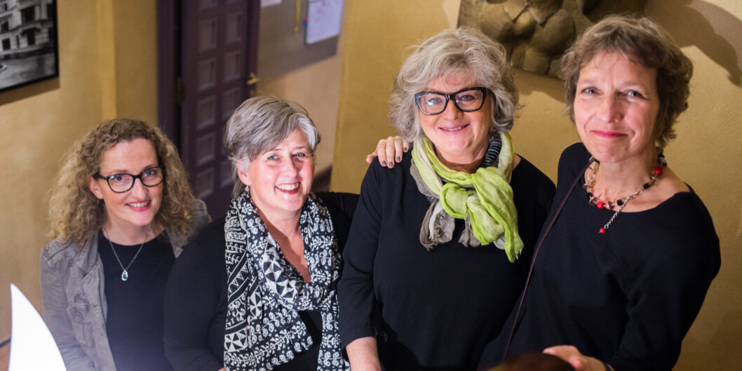 Redaktørkvartetten til ny grunnbok i sosialt arbeid (f.v.): Ingunn T. Ellingsen, Lise Cecilie Kleppe, Irene Levin, Berit Berg. Redaktørkvartetten til ny grunnbok i sosialt arbeid (f.v.): Ingunn T. Ellingsen, Lise Cecilie Kleppe, Irene Levin, Berit Berg.