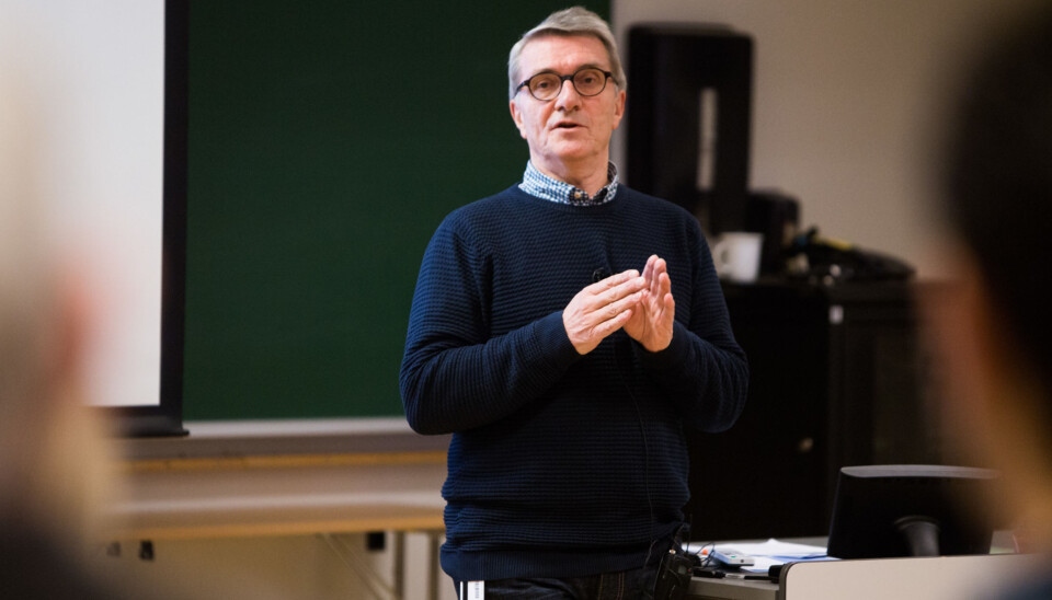 Førstelektor Dag Willy Tallaksen sier at det viktigste er å tørre å snakke med folk som sliter, og ikke føle at man er nødt til å komme med gode råd. Foto: Øyvind Aukrust