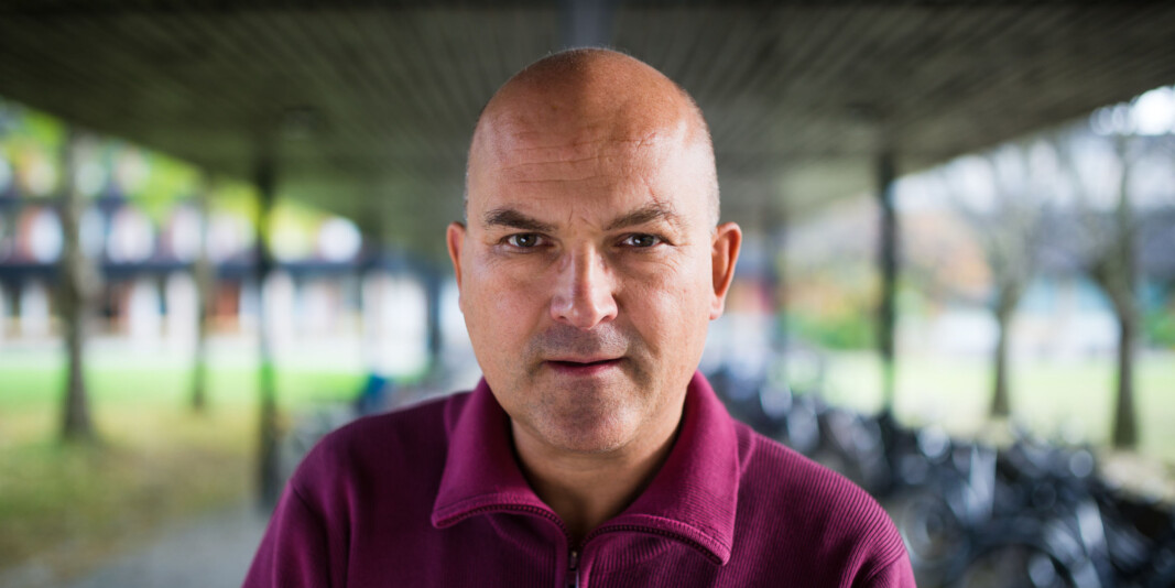 Retorikkprofessor Kjell Lars Berge mener satire, humor og spissing bør være en del av en forelesers virkemidler. — Ellers får vi et dødt samfunn, sier Berge. Retorikkprofessor Kjell Lars Berge mener satire, humor og spissing bør være en del av en forelesers virkemidler. — Ellers får vi et dødt samfunn, sier Berge.