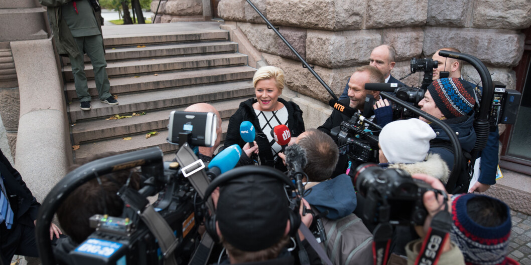 Finansminister Siv Jensen på vei inn på stortinget for å presentere årets stasbudsjett. Finanstalen startet 10.00. Foto: Skjalg Bøhmer Vold Finansminister Siv Jensen på vei inn på stortinget for å presentere årets stasbudsjett. Finanstalen startet 10.00. Foto: Skjalg Bøhmer Vold
