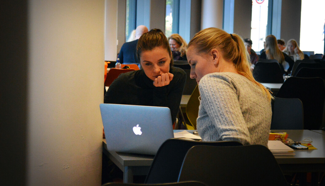 Skal - skal ikke? På noen fagområder og noen læresteder er de langt flinkere enn på andre institusjoner til å få studentene til å velge skal, framfor skal ikke, når spørsmålet er opphold i utlandet. Skal - skal ikke? På noen fagområder og noen læresteder er de langt flinkere enn på andre institusjoner til å få studentene til å velge skal, framfor skal ikke, når spørsmålet er opphold i utlandet.