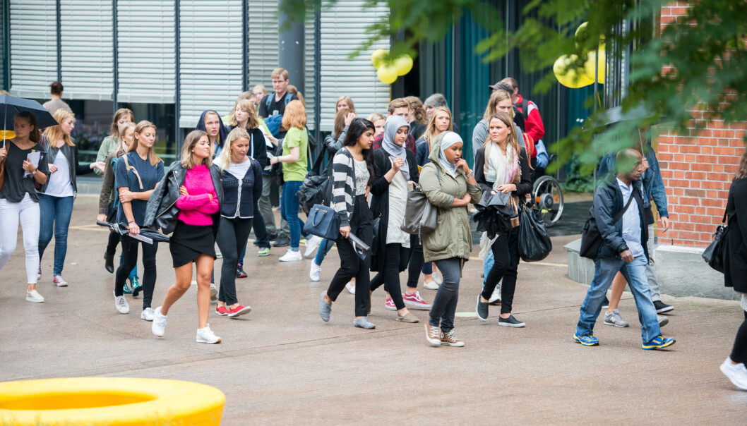 Høgskolestudenter skal bli til universitetsstudenter, og debatten går om hva Høgskolen i Oslo og Akershus skal hete som universitet. Foto: Skjalg Bøhmer Vold Høgskolestudenter skal bli til universitetsstudenter, og debatten går om hva Høgskolen i Oslo og Akershus skal hete som universitet. Foto: Skjalg Bøhmer Vold