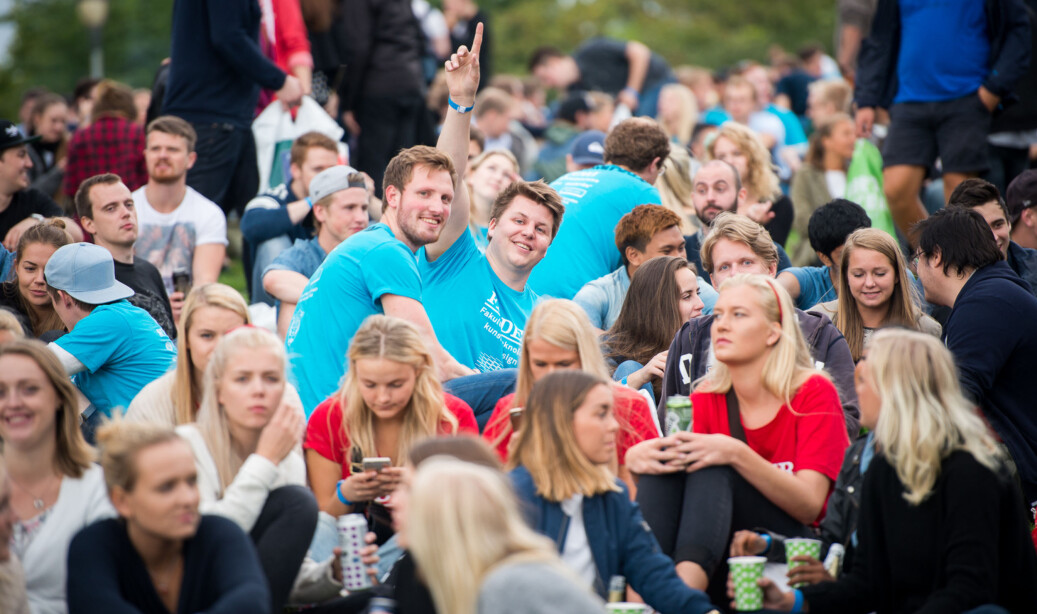Illustrasjonsfoto: Nye studenter og faddere under grillkonserten på St. Hanshaugen under studiestart på OsloMet. Foto: Skjalg Bøhmer Vold Illustrasjonsfoto: Nye studenter og faddere under grillkonserten på St. Hanshaugen under studiestart på OsloMet. Foto: Skjalg Bøhmer Vold
