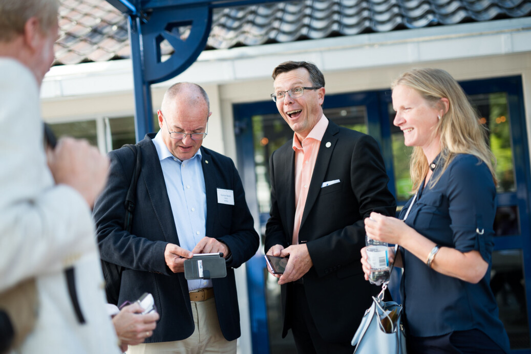 Universitetet i Bergen-rektor Dag Rune Olsen (midten) håvet i 2017 inn mer enn både NTNU ved rektor Gunnar Bovim (t.v.) og NMBU ved rektor Mari Sundli Tveit (t.h.). Foto: Skjalg Bøhmer Vold Universitetet i Bergen-rektor Dag Rune Olsen (midten) håvet i 2017 inn mer enn både NTNU ved rektor Gunnar Bovim (t.v.) og NMBU ved rektor Mari Sundli Tveit (t.h.). Foto: Skjalg Bøhmer Vold