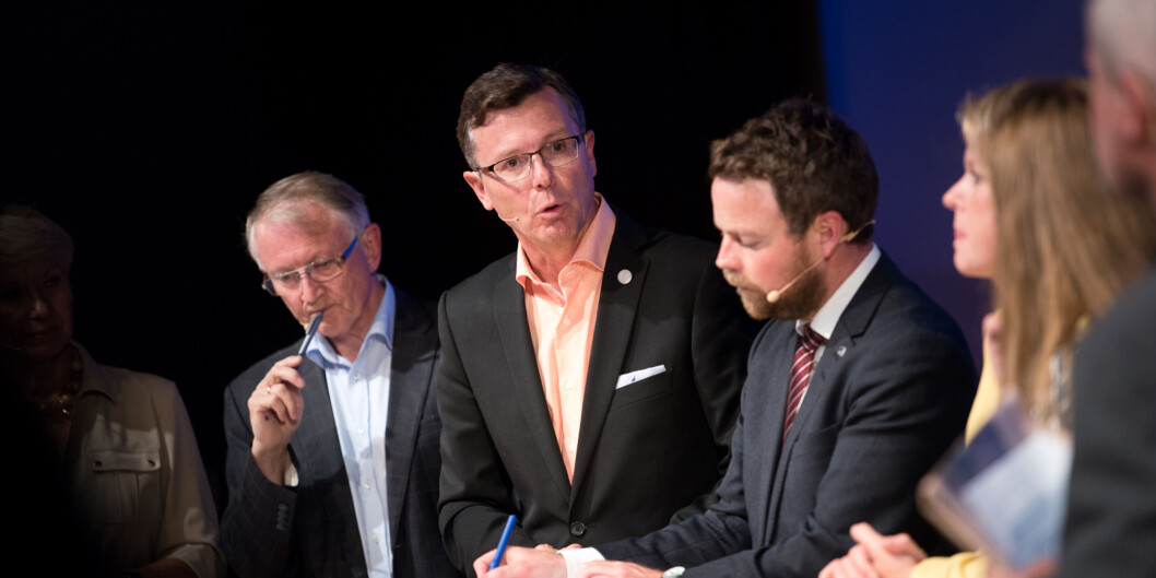 UiB-rektor på Dag Rune Olsen (i midten) med HVL-styreleder Arvid Hallén til venstre og tidligere kunnskapsminister Torbjørn Røe Isaksen til høyre, på Arendalsuka 2015. Foto: Skjalg Bøhmer Vold UiB-rektor på Dag Rune Olsen (i midten) med HVL-styreleder Arvid Hallén til venstre og tidligere kunnskapsminister Torbjørn Røe Isaksen til høyre, på Arendalsuka 2015. Foto: Skjalg Bøhmer Vold
