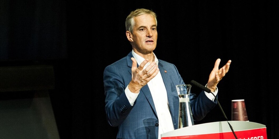 Tarjei Helland utfordrer Arbeiderpartiets landsmøte og Jonas Gahr Støre på skolepolitikken. Tarjei Helland utfordrer Arbeiderpartiets landsmøte og Jonas Gahr Støre på skolepolitikken.