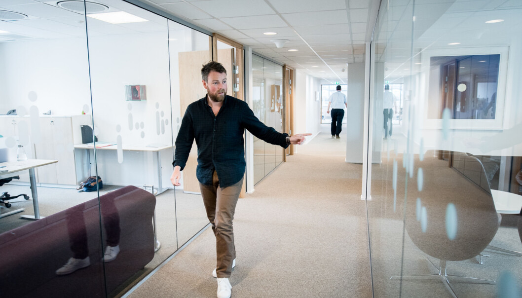 Samarbeid, sjølvstende eller fusjon: Ettersom leiinga ved utdanningsinstitusjonane på Vestlandet ikkje har kome til semje om kven som skal slå seg saman, har Torbjørn Røe Isaksen kalla dei inn til dialogmøte i Bergen tysdag og onsdag. Foto: Skjalg Bøhmer Vold Samarbeid, sjølvstende eller fusjon: Ettersom leiinga ved utdanningsinstitusjonane på Vestlandet ikkje har kome til semje om kven som skal slå seg saman, har Torbjørn Røe Isaksen kalla dei inn til dialogmøte i Bergen tysdag og onsdag. Foto: Skjalg Bøhmer Vold