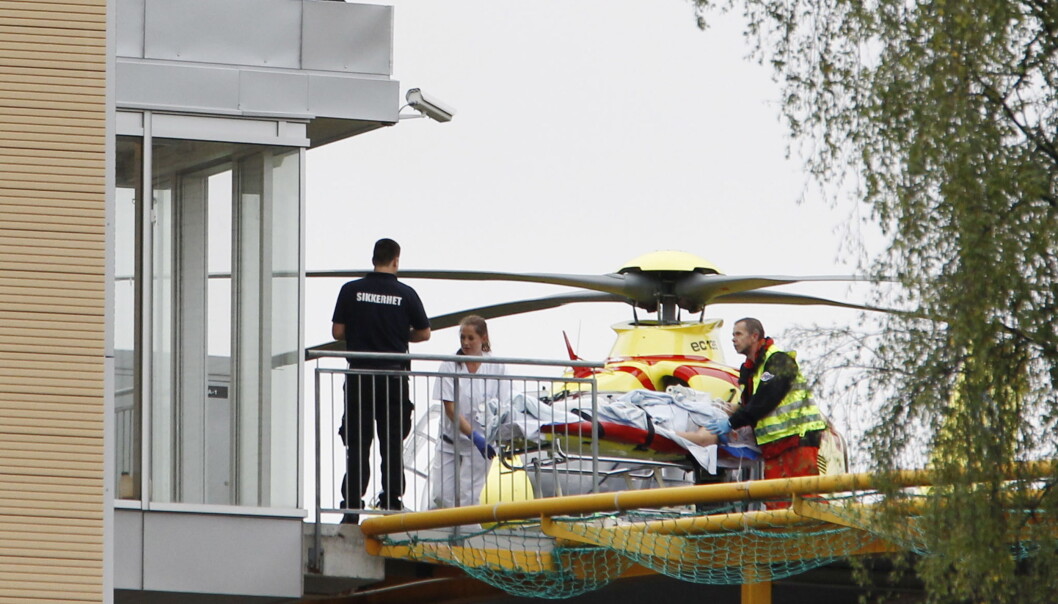 Dette bildet ble lagret hos NTB Scanpix 2011-07-22 20:41:37. Det ble det mest nedlastede bildet hos billedbyrået de første timene. En skadet person blir fraktet med ambulansehelikopter til akuttavdelingen på Ullevål sykehus i Oslo etter skytingen på AUFs sommerleir på Utøya fredag kveld. Foto: Håkon Mosvold Larsen / Scanpix Dette bildet ble lagret hos NTB Scanpix 2011-07-22 20:41:37. Det ble det mest nedlastede bildet hos billedbyrået de første timene. En skadet person blir fraktet med ambulansehelikopter til akuttavdelingen på Ullevål sykehus i Oslo etter skytingen på AUFs sommerleir på Utøya fredag kveld. Foto: Håkon Mosvold Larsen / Scanpix