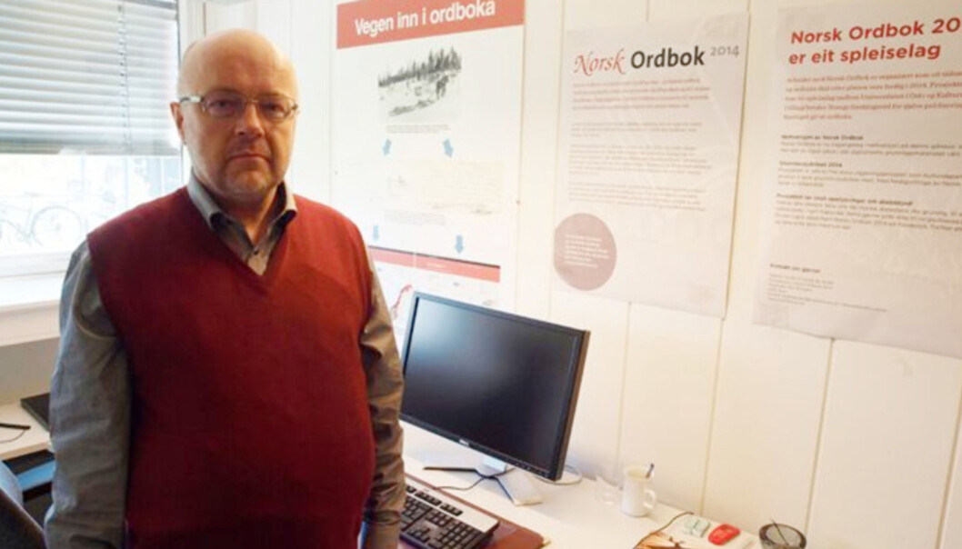 Eg hadde det så fint at eg i røynda aldri tenkte på å skifta jobb, seier Gudmund Harildstad. Det var dette kontoret ved Norsk Ordbok han måtte forlata. Foto: Martin Toft Eg hadde det så fint at eg i røynda aldri tenkte på å skifta jobb, seier Gudmund Harildstad. Det var dette kontoret ved Norsk Ordbok han måtte forlata. Foto: Martin Toft