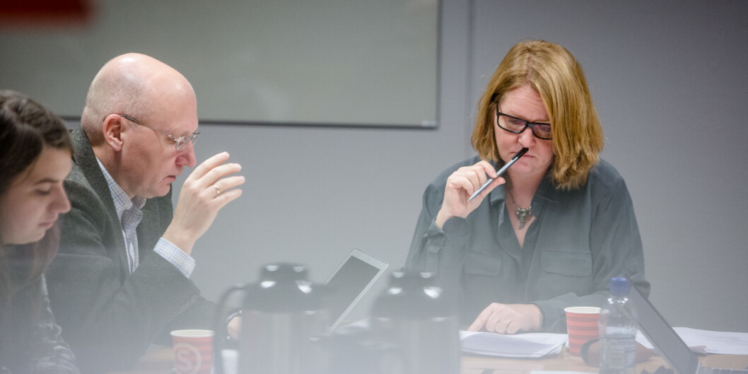 Dekan Dag Jenssen (t.v.) på Fakultet for samfunnsfag er grunnleggende positiv til å få <span class="caps">NIBR</span> og <span class="caps">SIFO</span> inn som en del av Høgskolen i Oslo og Akershus, men fakultetsstyret med Tone Fløtten i spissen er skeptisk. Foto: Eskil Wie Dekan Dag Jenssen (t.v.) på Fakultet for samfunnsfag er grunnleggende positiv til å få <span class="caps">NIBR</span> og <span class="caps">SIFO</span> inn som en del av Høgskolen i Oslo og Akershus, men fakultetsstyret med Tone Fløtten i spissen er skeptisk. Foto: Eskil Wie