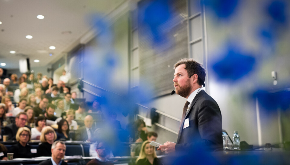 Torbjørn Røe Isaksen presenterer tilstanden for norsk utdanning. Foto: Skjalg Bøhmer Vold