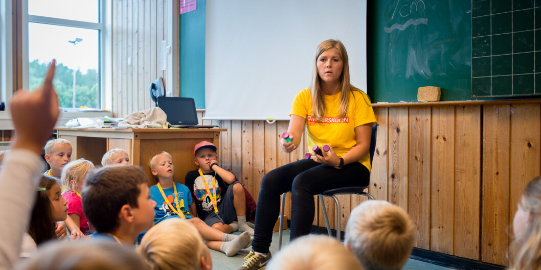 Sunniva Braaten er lærerstudent og har relevant sommerjobb på Nøklevann skole på Bøler. Sommerskolen er et gratis tilbud til alle som går på skole og/eller bor i Oslo. Foto: Skjalg Bøhmer Vold Sunniva Braaten er lærerstudent og har relevant sommerjobb på Nøklevann skole på Bøler. Sommerskolen er et gratis tilbud til alle som går på skole og/eller bor i Oslo. Foto: Skjalg Bøhmer Vold