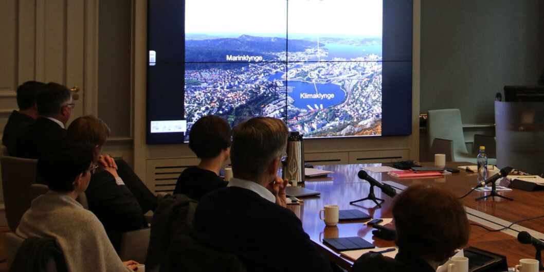 Universitetsstyret i Bergen ønsker ingen utredning om fusjon med Høgskolen i Bergen. Universitetsstyret i Bergen ønsker ingen utredning om fusjon med Høgskolen i Bergen.