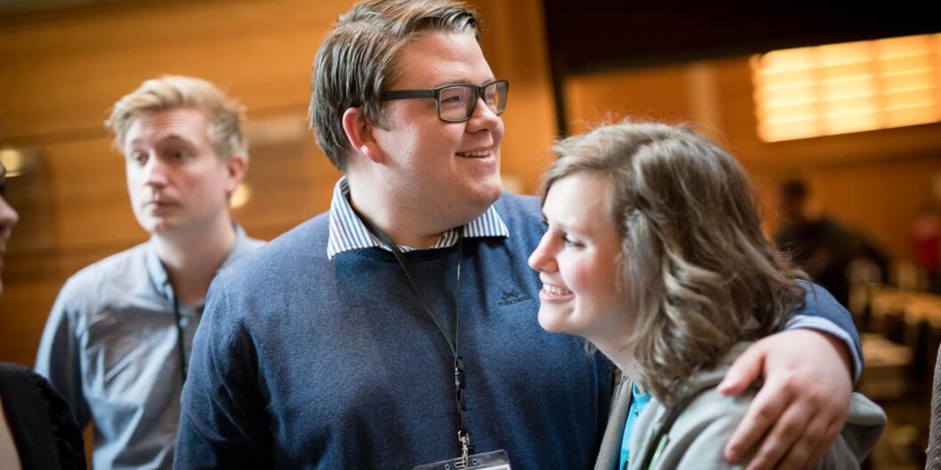 Tommy Aarethun (i midten) er ny rådgivar for rektoratet ved Universitetet i Bergen det neste halve året. Her er han avbilda saman med Synne Grønvold og Jørgen Ringen Andersen under sist landsmøte til Norsk studentorganisasjon i 2015. Tommy Aarethun (i midten) er ny rådgivar for rektoratet ved Universitetet i Bergen det neste halve året. Her er han avbilda saman med Synne Grønvold og Jørgen Ringen Andersen under sist landsmøte til Norsk studentorganisasjon i 2015.