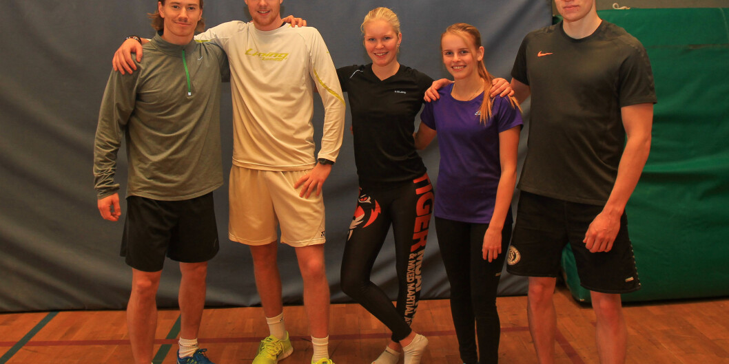 Dyktige idrettsutøvere og fornøyde studenter: Fv Even Moss Lundmo, vannski, Johannes Arnhoff Hagen, Badminton, Sofie Skjenken, Tae-Kwon-Do, Mathilde Gottvassli, bryting og Trond Vasslag, svømming. Foto: Halvor Hilmersen Foto: Halvor Hilmersen Dyktige idrettsutøvere og fornøyde studenter: Fv Even Moss Lundmo, vannski, Johannes Arnhoff Hagen, Badminton, Sofie Skjenken, Tae-Kwon-Do, Mathilde Gottvassli, bryting og Trond Vasslag, svømming. Foto: Halvor Hilmersen Foto: Halvor Hilmersen