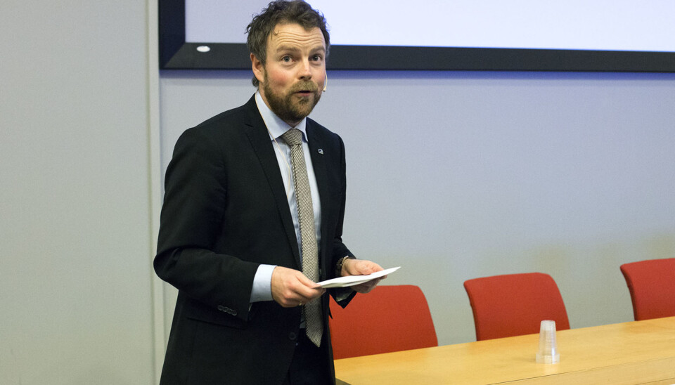 I tillegg til frihetsfølelsen av å ikke bo hjemme lenger, hva gledet Torbjørn Røe Isaksen seg mest til ved å være student? Å sitte på café og drikke kaffe latte.