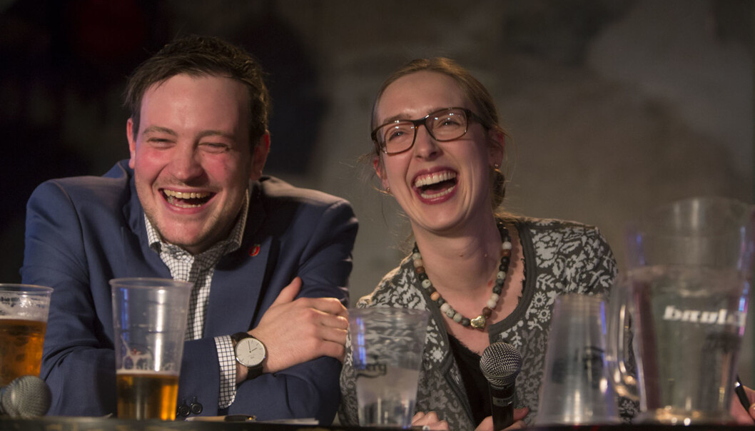 Debattantene Sivert Bjørnstad, Frp, og Iselin nybø fra Venstre, koste seg på Samfunnet Bislet torsdag kveld. Foto: Øyvind Aukrust Debattantene Sivert Bjørnstad, Frp, og Iselin nybø fra Venstre, koste seg på Samfunnet Bislet torsdag kveld. Foto: Øyvind Aukrust
