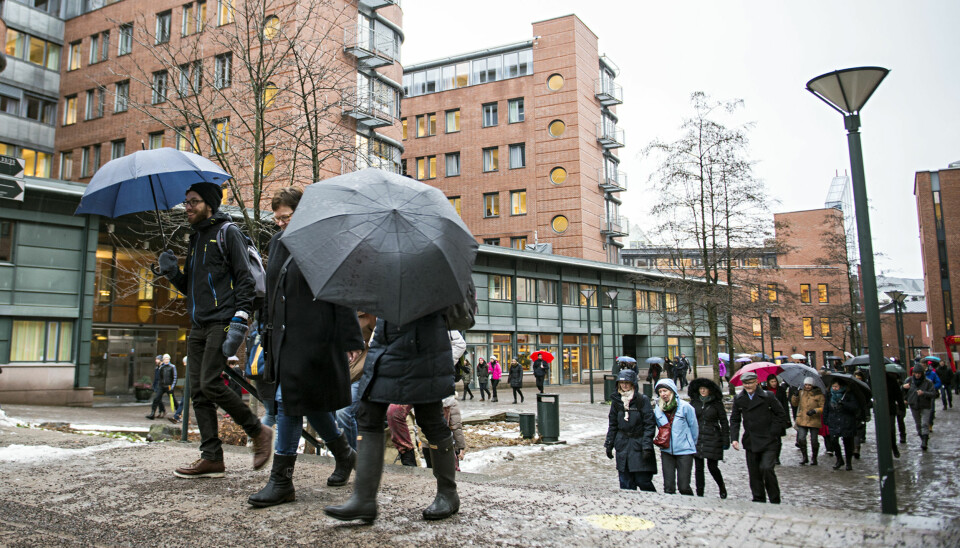 Sist det var streik ved Høgskolen i Oslo og Akershus gikk rundt 100 personer i tog for å markere motstand mot endringer i arbeidsmiljøloven (bildet). Førstkommende torsdag kan over 500 av de 2000 ansatte bli tatt ut i streik.
