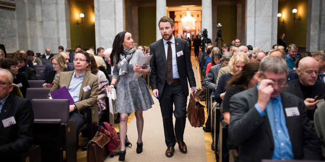 Kunnskapsminister Torbjørn Røe Isaksen ankommer dagens kontaktkonferanse for universitets- og høgskolesektoren. Kunnskapsminister Torbjørn Røe Isaksen ankommer dagens kontaktkonferanse for universitets- og høgskolesektoren.