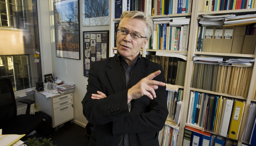 Sylfest Lomheim trodde ikke det var mulig å skrive så dårlig norsk som bachelorstudentene og kommende norsklærere gjorde i de 50 oppgavene han har rettet. Foto: Hansen, Frode Sylfest Lomheim trodde ikke det var mulig å skrive så dårlig norsk som bachelorstudentene og kommende norsklærere gjorde i de 50 oppgavene han har rettet. Foto: Hansen, Frode