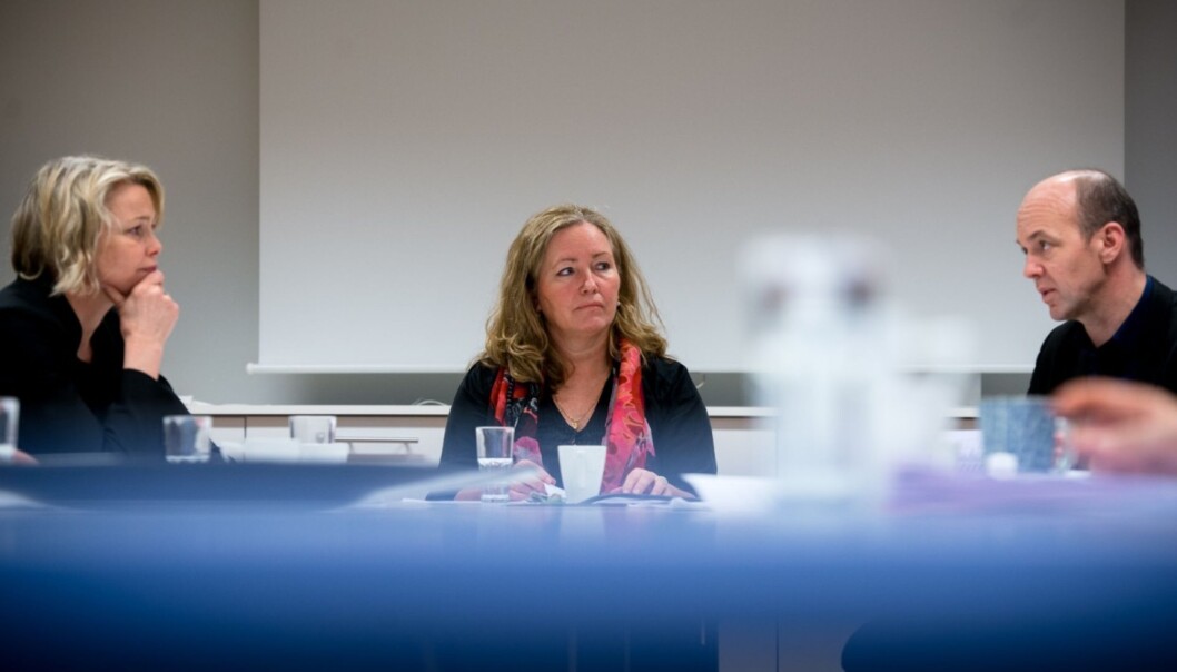 De to topplederne ved Høgskolen i Oslo og Akershus, Kari Toverud Jensen (t.v.) og høgskoledirektør Ann Elisabeth Wedø (midten) kan komme til å slutte samtidig, 1.august neste år, dersom styret vedtar forslaget om enhetlig ledelse og dermed følger flere av forslagene til NIFUs Kyrre Lekve bl.a. (t.h.). De to topplederne ved Høgskolen i Oslo og Akershus, Kari Toverud Jensen (t.v.) og høgskoledirektør Ann Elisabeth Wedø (midten) kan komme til å slutte samtidig, 1.august neste år, dersom styret vedtar forslaget om enhetlig ledelse og dermed følger flere av forslagene til NIFUs Kyrre Lekve bl.a. (t.h.).