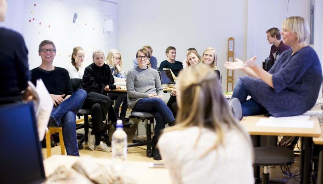 Et arbeidsutvalg, med Anne Hege Simonsen (helt til høyre i bildet) foreslår en rekke grep for å fornye journalistutdanningen på Høgskolen i Oslo og Akershus. Et arbeidsutvalg, med Anne Hege Simonsen (helt til høyre i bildet) foreslår en rekke grep for å fornye journalistutdanningen på Høgskolen i Oslo og Akershus.