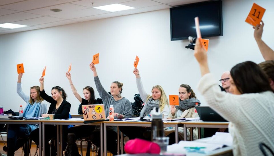 Intensjonen bak et enstemmig vedtak i Studentparlamentet tirsdag kveld er at arbeidsutvalget i parlamentet skal overta oppgavene til Studentenes fakultetsråd på Fakultet for helsefag i en prøveperiode.