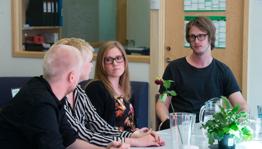 Leder i Studentparlamentet, Tord Øverland, (t.h.) er litt skuffet over lav valgdeltakelse. Bildet er fra i sommer da det nye arbeidsutvalget tiltrådte. F.v. Jørgen Andersen, Kine Nossen og Tamara Eiret. Leder i Studentparlamentet, Tord Øverland, (t.h.) er litt skuffet over lav valgdeltakelse. Bildet er fra i sommer da det nye arbeidsutvalget tiltrådte. F.v. Jørgen Andersen, Kine Nossen og Tamara Eiret.