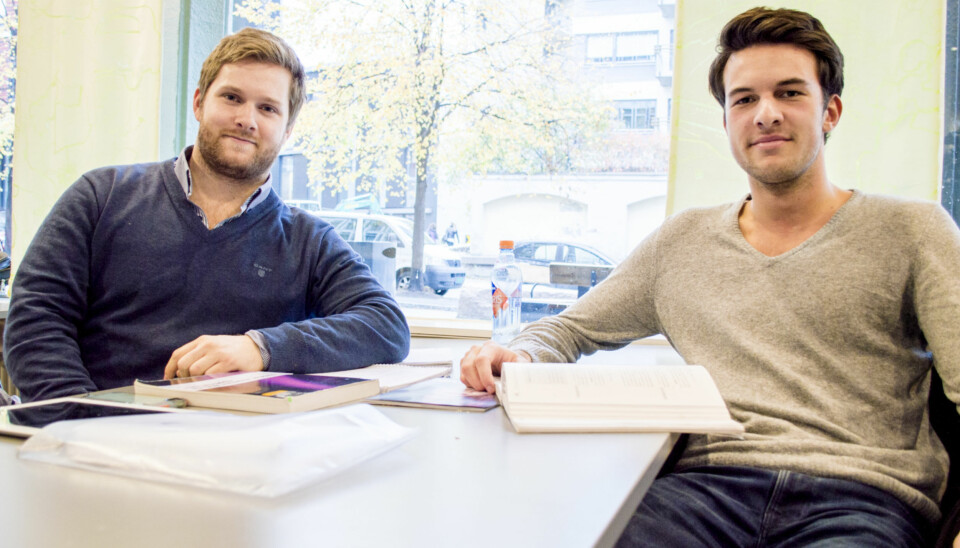 Ingeniørstudentene Knut Henes og Tore Mittet er overrasket over høy tall for dopingbruk knyttet til eksamen. FOTO: Petter Egge