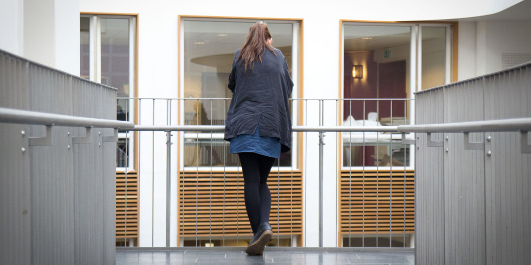 Ensom: 12 prosent av de mannlige og 14 prosent av de kvinnelige studentene ved samfunnsvitenskapelig fakultet på HiOA melder at de er ensomme. Det er mer enn ved de øvrige fakultetene ved høgskolen. Foto: Ismail Özkan Ensom: 12 prosent av de mannlige og 14 prosent av de kvinnelige studentene ved samfunnsvitenskapelig fakultet på HiOA melder at de er ensomme. Det er mer enn ved de øvrige fakultetene ved høgskolen. Foto: Ismail Özkan