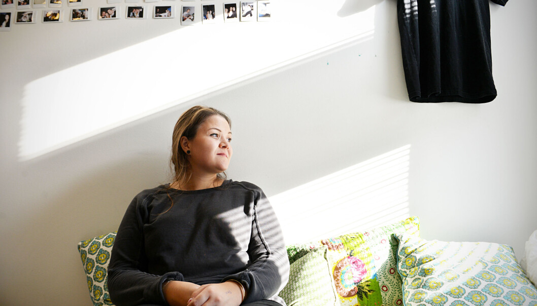 Siri Hardeland (23) har bodd i SiO-bolig i to år, men vil ikke anbefale andre studenter å flytte dit, blant annet på grunn av kontraktsystemet de bruker ved utleie. Foto: Cicilie S. Andersen Siri Hardeland (23) har bodd i SiO-bolig i to år, men vil ikke anbefale andre studenter å flytte dit, blant annet på grunn av kontraktsystemet de bruker ved utleie. Foto: Cicilie S. Andersen
