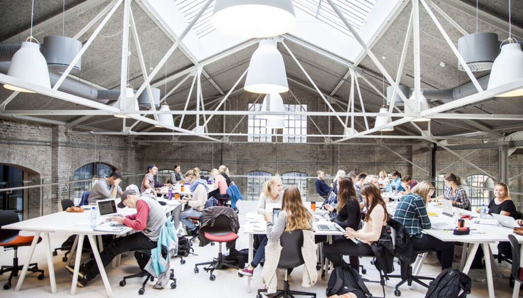 Studentene ved Høgskolen i bergen går mann av huset når det kommer til valg av parlamentsmedlemmer. Foto: Ingvild Festervoll Melien Studentene ved Høgskolen i bergen går mann av huset når det kommer til valg av parlamentsmedlemmer. Foto: Ingvild Festervoll Melien