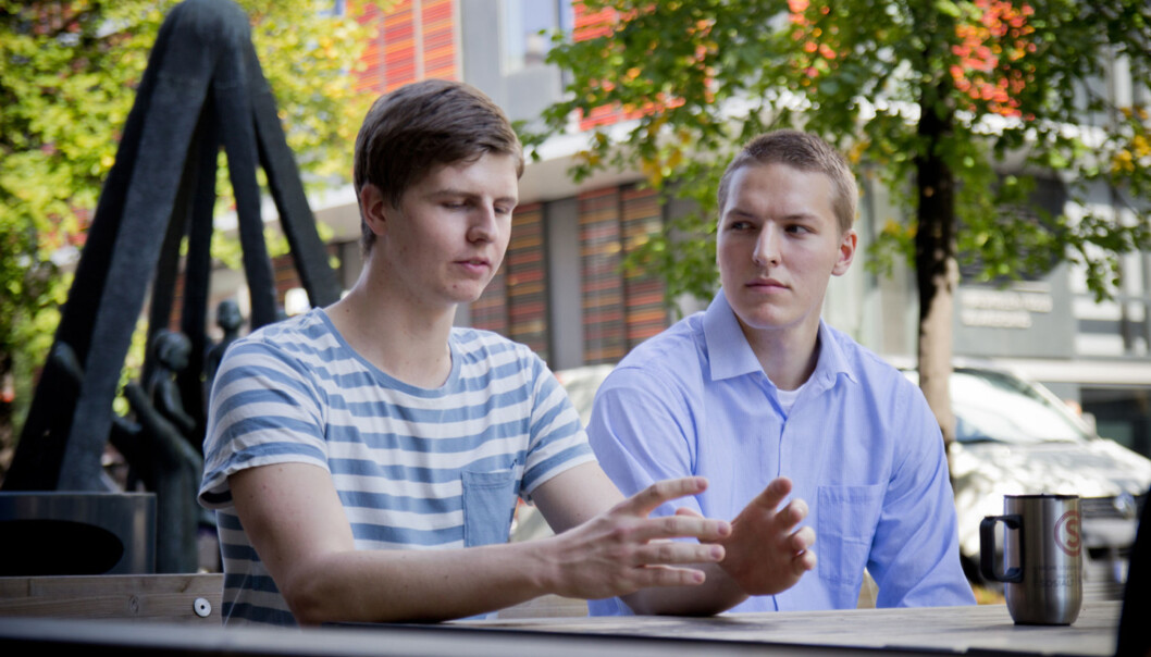 Gutta på HiOA er bekymret for den kvinnedominerte høgskolen når så mange jenter rapporterer om psykiske problemer, men det kan finnes mørketall på mannssiden, mener Nicolai Berge Hansen sammen med Tor Erlend Bognæs. Foto: Ismail Özkan Gutta på HiOA er bekymret for den kvinnedominerte høgskolen når så mange jenter rapporterer om psykiske problemer, men det kan finnes mørketall på mannssiden, mener Nicolai Berge Hansen sammen med Tor Erlend Bognæs. Foto: Ismail Özkan