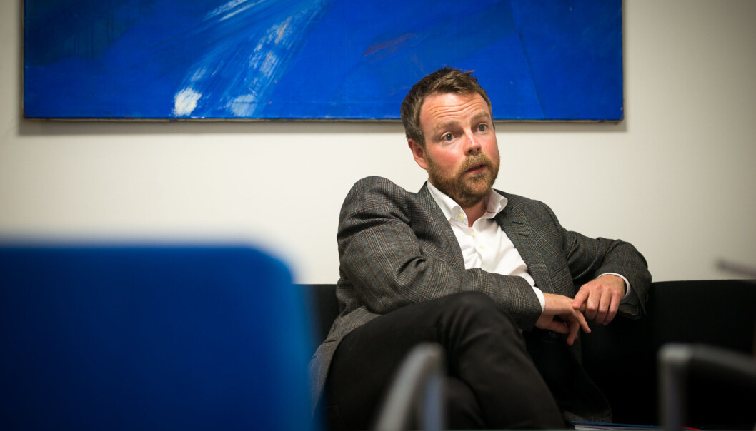 Statsråd Torbjørn Røe Isaksen ønsker ikke å vente på behandling i Stortinget før han legger alle høgskolene inn under unviersitetene i Nord-Norge. Foto: Skjalg Bøhmer Vold Statsråd Torbjørn Røe Isaksen ønsker ikke å vente på behandling i Stortinget før han legger alle høgskolene inn under unviersitetene i Nord-Norge. Foto: Skjalg Bøhmer Vold