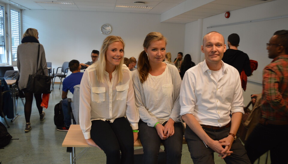 Andreårsstudentene Hanne Valseth Pedersen og Sofie Rindal Hoff har bidratt på en forbilledlig måte overfor ferske masterstudenter, forteller førsteamanuensis og forkursansvarlig, Knut Nygaard.