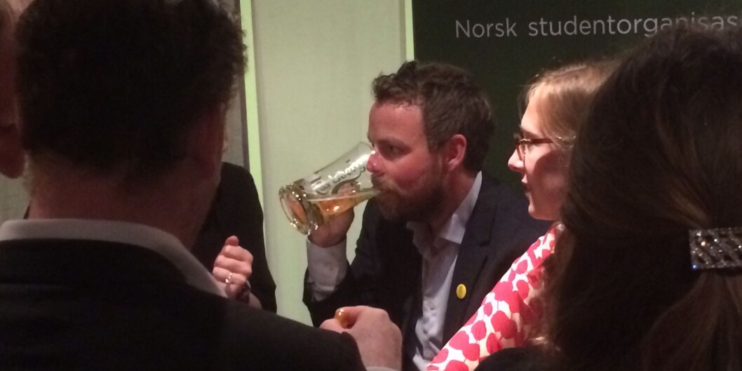 Kunnskapsminister Torbjørn Røe Isaksen runder av siste debatt på Arendalsuka rett før midnatt tirsdag. Kunnskapsminister Torbjørn Røe Isaksen runder av siste debatt på Arendalsuka rett før midnatt tirsdag.