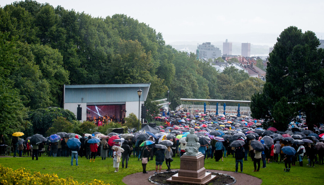 5000 nye HiOA-studenter fikk med seg gode ord på veien fra rektor Kari Toverud Jensen, Jonas Gahr Støre og studentleder Tord Øverland på studiestart på St. Hanshaugen. Foto: Skjalg Bøhmer Vold 5000 nye HiOA-studenter fikk med seg gode ord på veien fra rektor Kari Toverud Jensen, Jonas Gahr Støre og studentleder Tord Øverland på studiestart på St. Hanshaugen. Foto: Skjalg Bøhmer Vold