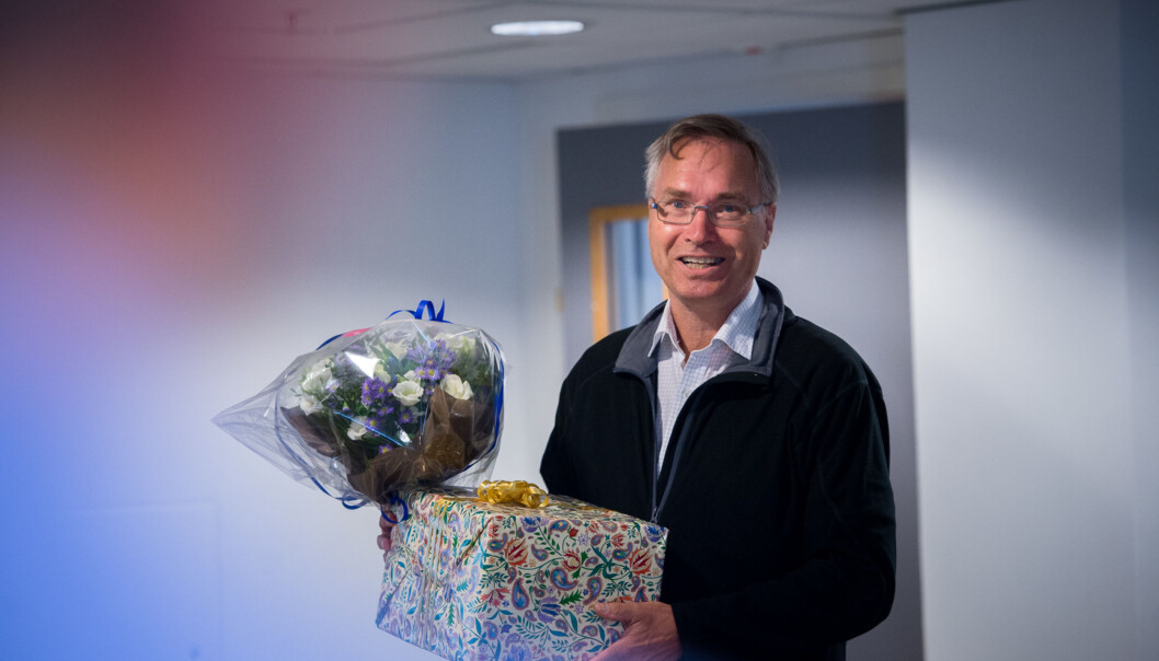 Fysikkprofessor Øyvind Grøn fylte 70 år i vår og må slutte i jobben, selv om han aldri har publisert mer enn han gjorde det siste året. Foto: Skjalg Bøhmer Vold Fysikkprofessor Øyvind Grøn fylte 70 år i vår og må slutte i jobben, selv om han aldri har publisert mer enn han gjorde det siste året. Foto: Skjalg Bøhmer Vold