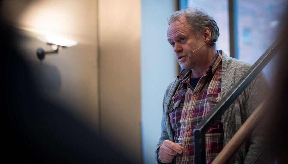 Førstelektor Jan Storø ved Institutt for sosialfag synes at det er et samfunnsansvar å formidle. Ifjor fikk han HiOAs formidlingspris.