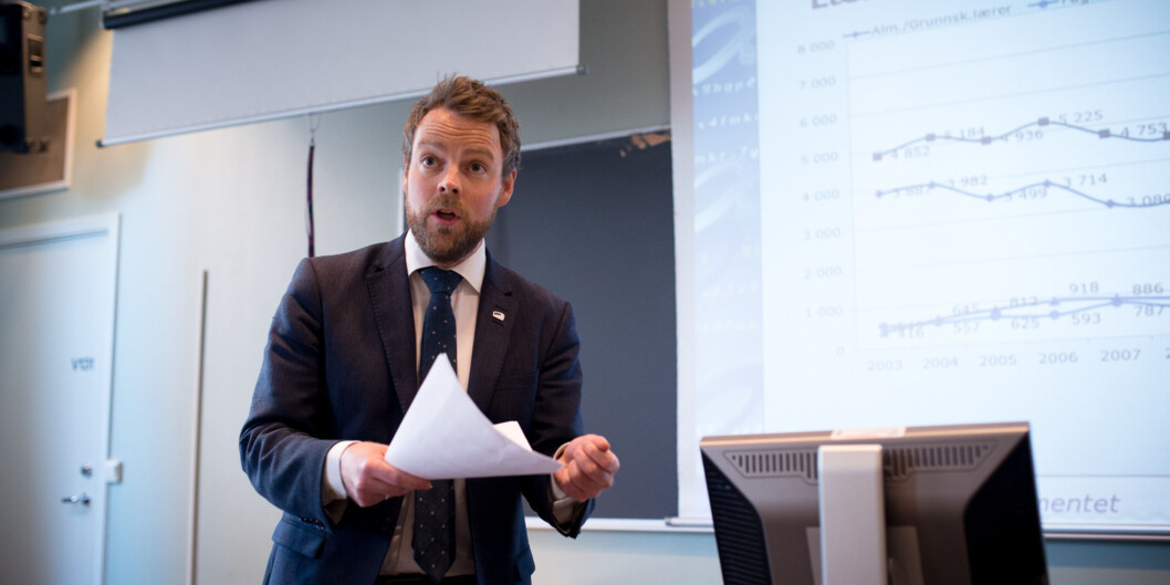 Torbjørn Røe Isaksen da han presenterte søkertallene for høyere utdanning 2014 i april. Foto: Skjalg Bøhmer Vold Torbjørn Røe Isaksen da han presenterte søkertallene for høyere utdanning 2014 i april. Foto: Skjalg Bøhmer Vold